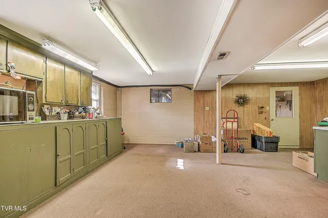 $349,900 | 325 Mayfield Drive, Bristol, TN 37620