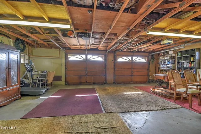 $349,900 | 325 Mayfield Drive, Bristol, TN 37620