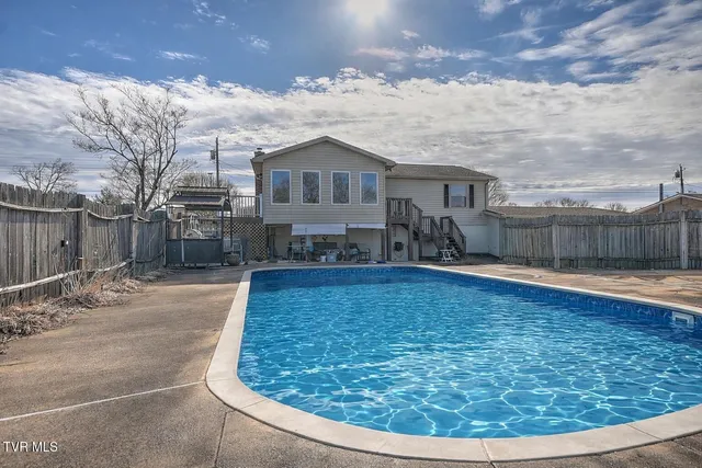 $349,900 | 325 Mayfield Drive, Bristol, TN 37620