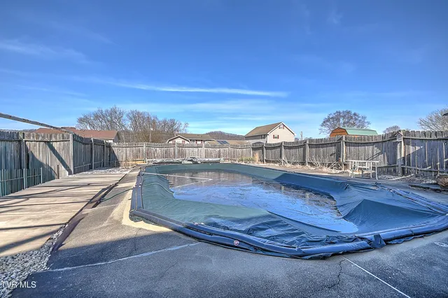 $349,900 | 325 Mayfield Drive, Bristol, TN 37620