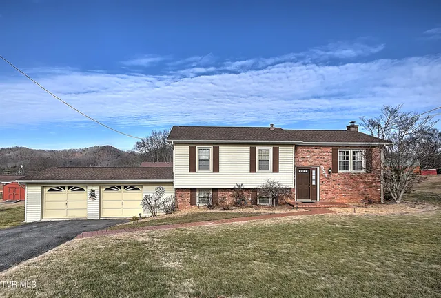 $349,900 | 325 Mayfield Drive, Bristol, TN 37620