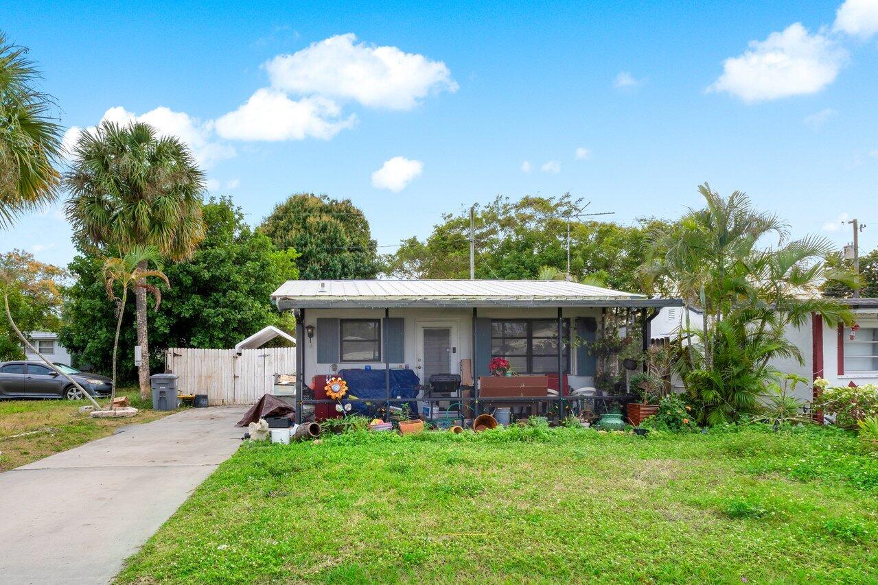 1048 South Ridge Road Lake Worth, FL 33462 - Photo 1 of 5 front of home