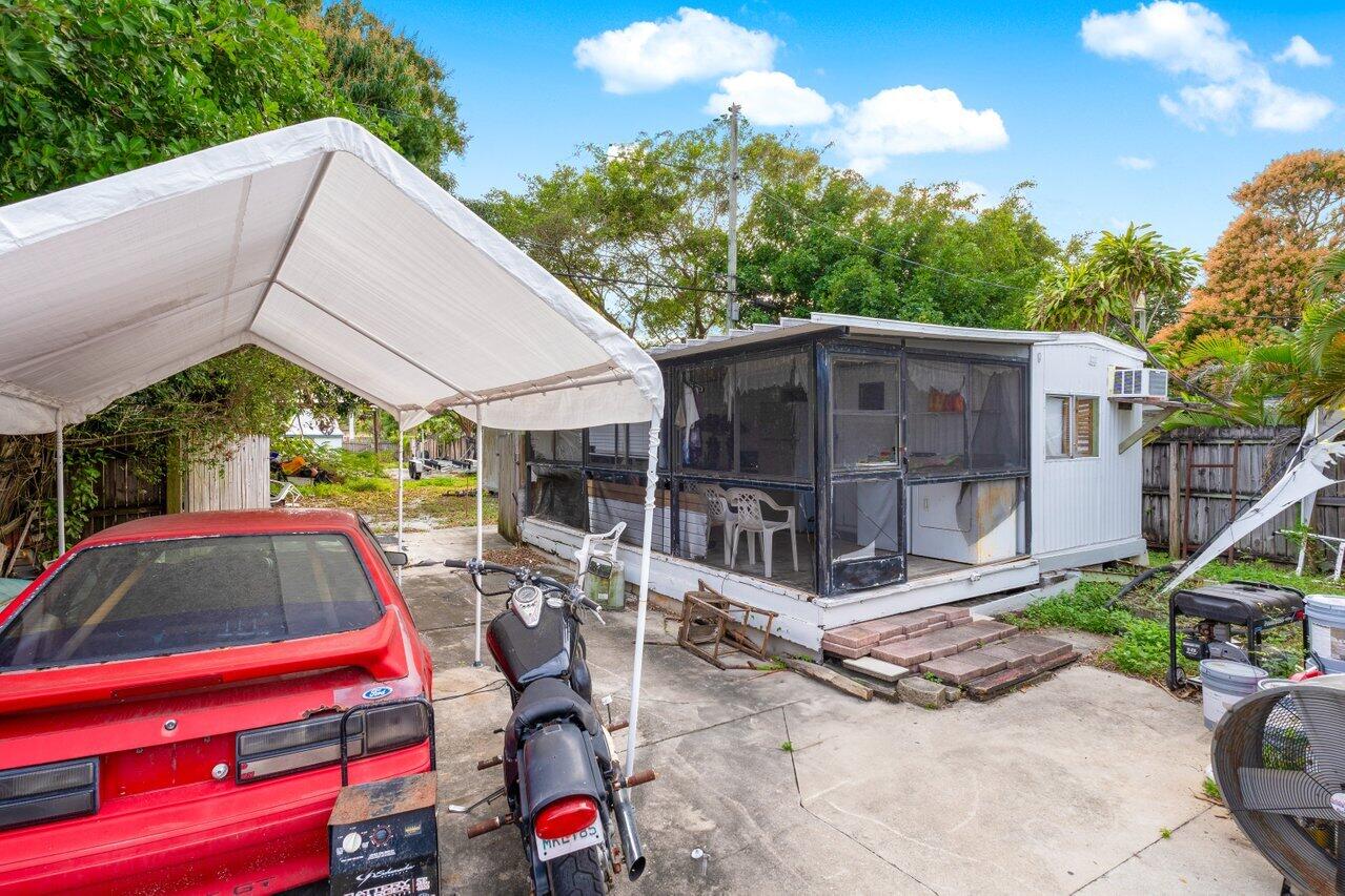 1048 South Ridge Road Lake Worth, FL 33462 - Photo 4 of 5 detached office