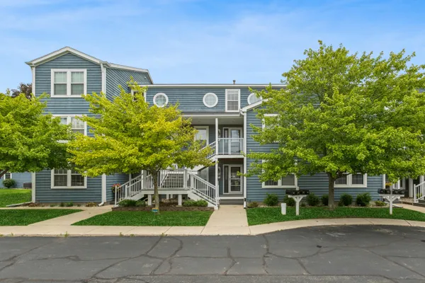 $399,900 | 2329 South Pointe Way, St. Joseph, MI 49085