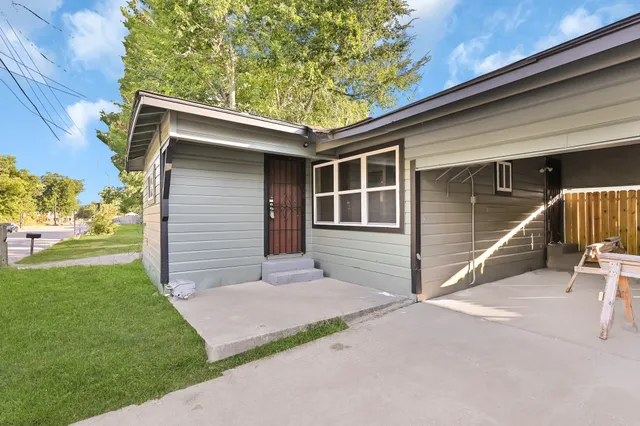 $1,099 | 601 Booker T Washington Street, Conroe, TX 77301