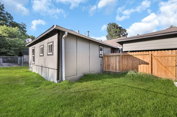 $1,099 | 601 Booker T Washington Street, Conroe, TX 77301