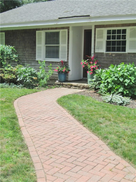 72 Benefit Road South Kingstown, RI 02879 - Photo 3 of 35