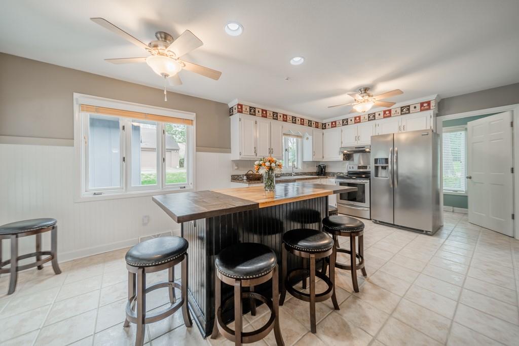 5111 Rounding Run Road Charlotte, NC 28277 - Photo 13 of 35 a kitchen with a dining table chairs and refrigerator