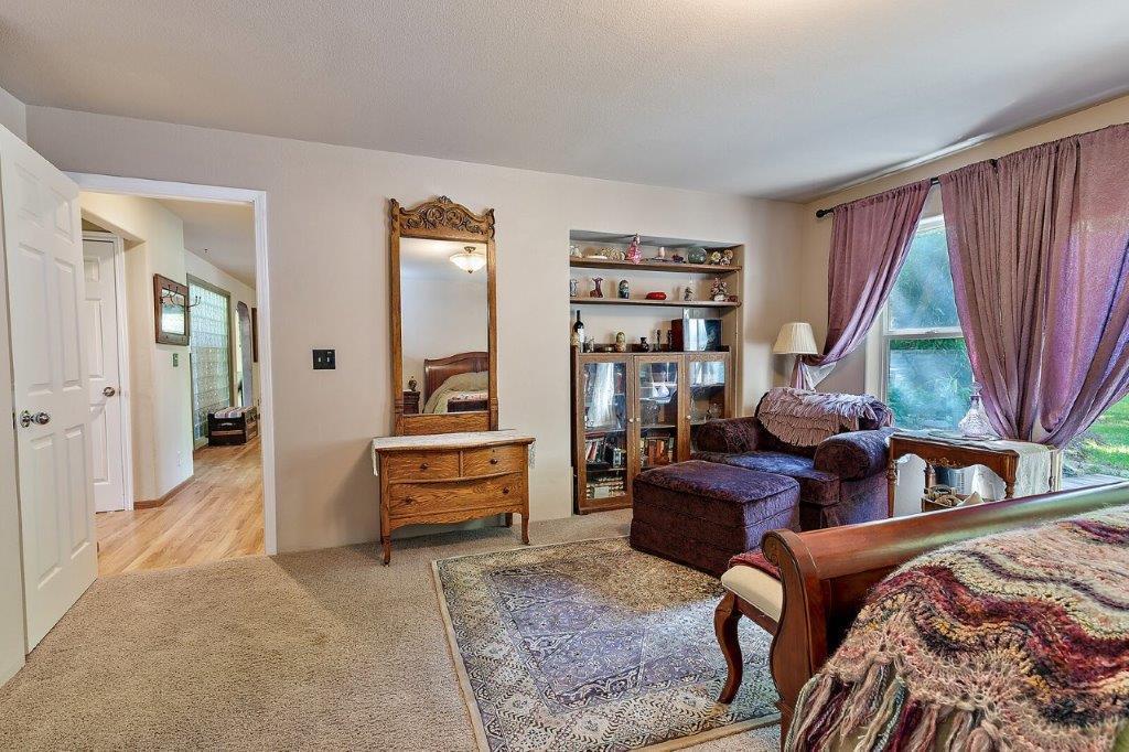 10190 Wagner Creek Road Talent, OR 97540 - Photo 22 of 57 y