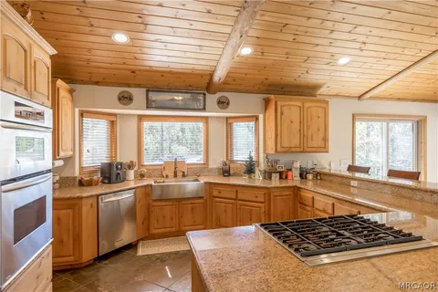 $1,095,000 | 41537 Mockingbird Drive, Big Bear Lake, CA 92315