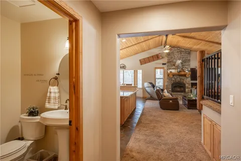 $1,095,000 | 41537 Mockingbird Drive, Big Bear Lake, CA 92315