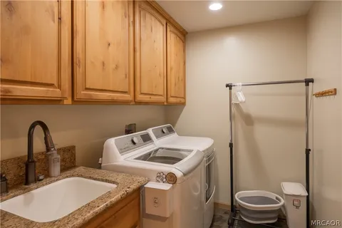 $1,095,000 | 41537 Mockingbird Drive, Big Bear Lake, CA 92315