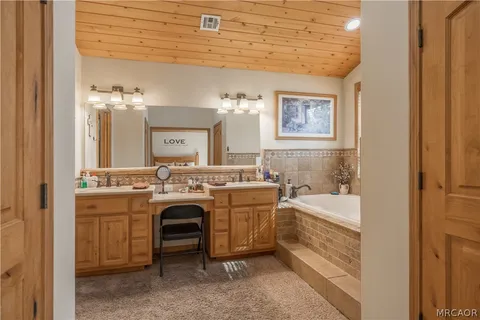 $1,095,000 | 41537 Mockingbird Drive, Big Bear Lake, CA 92315