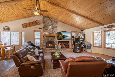 $1,095,000 | 41537 Mockingbird Drive, Big Bear Lake, CA 92315
