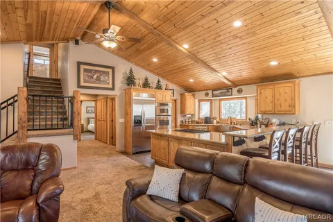 $1,095,000 | 41537 Mockingbird Drive, Big Bear Lake, CA 92315