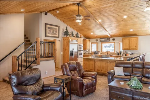 $1,095,000 | 41537 Mockingbird Drive, Big Bear Lake, CA 92315