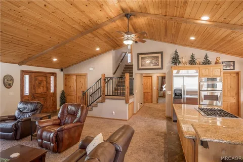 $1,095,000 | 41537 Mockingbird Drive, Big Bear Lake, CA 92315