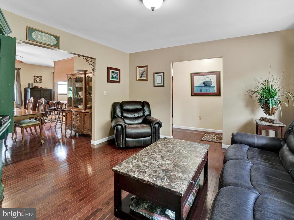 3608 Kemptown Church Road Monrovia, MD 21770 - Photo 11 of 58 Living room and dining room