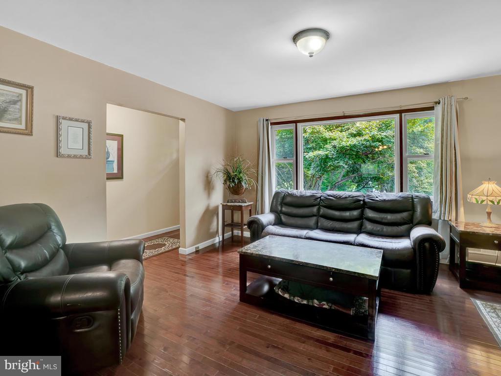 3608 Kemptown Church Road Monrovia, MD 21770 - Photo 10 of 58 Living room