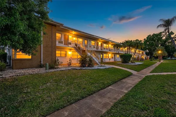 $79,900 | 5940 21st Street North, Unit 11, St. Petersburg, FL 33714