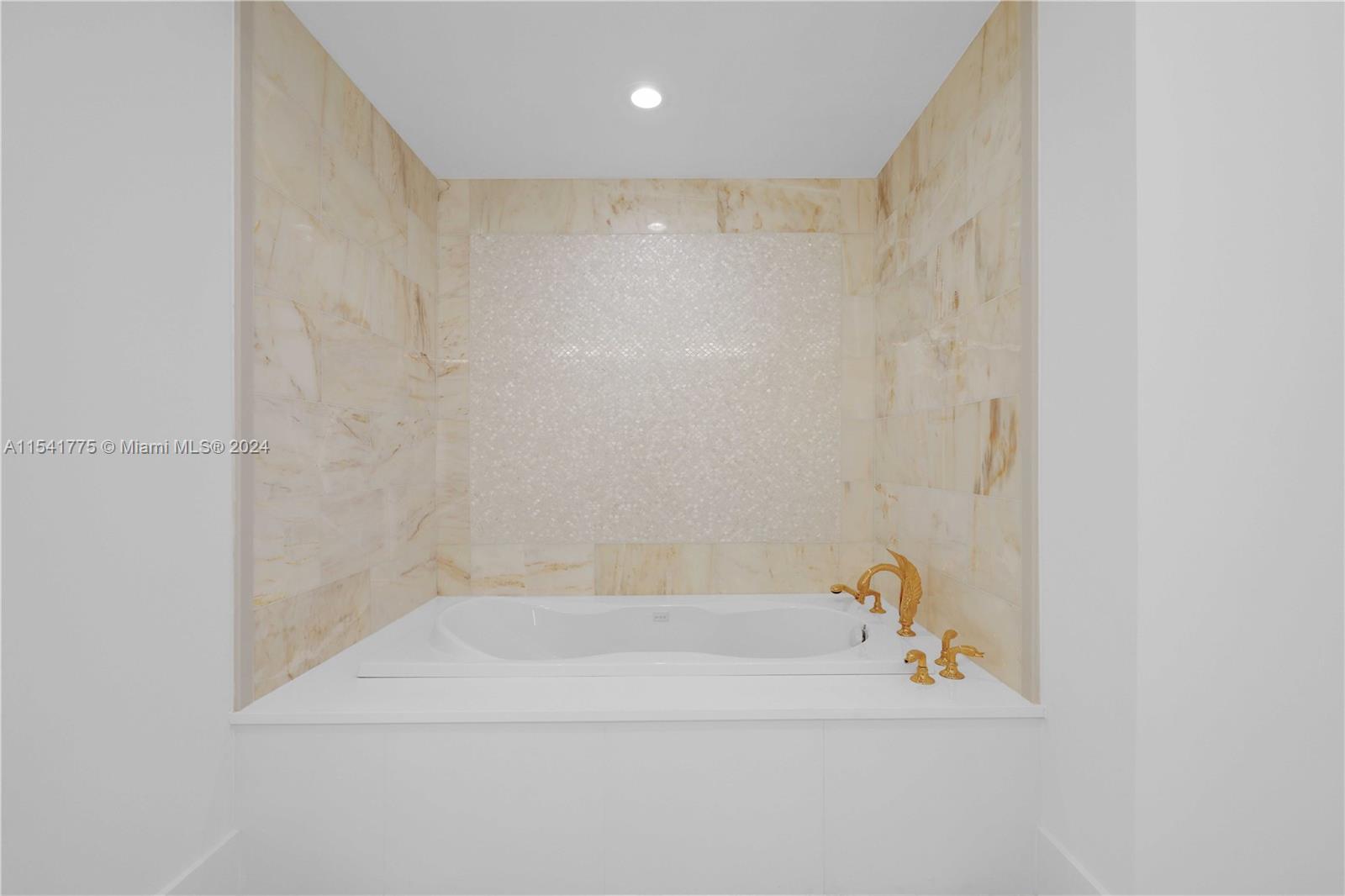 7153 Valencia Drive Boca Raton, FL 33433 - Photo 40 of 80 a bathroom with a bathtub