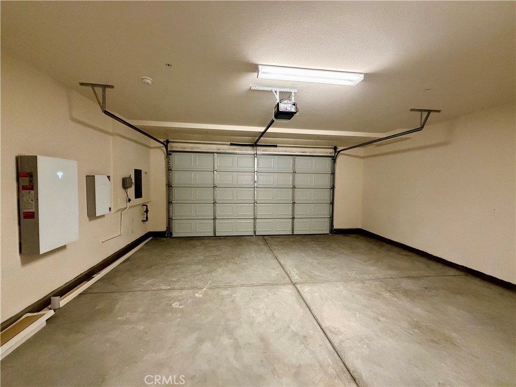21600 Thomas Court Riverside, CA 92507 - Photo 21 of 25 Garage