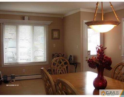 35 Windsor Road Edison, NJ 08817 - Photo 4 of 10 a dining room with furniture and a potted plant
