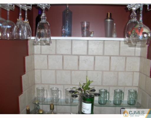 35 Windsor Road Edison, NJ 08817 - Photo 5 of 10 a closeup of a sink