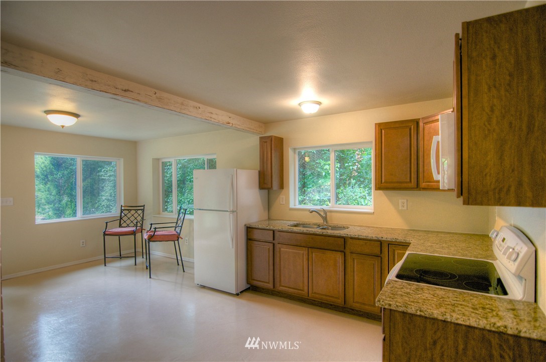 5541 Rehklau Road Southeast Olympia, WA 98513 - Photo 6 of 25 Gallery Image 6
