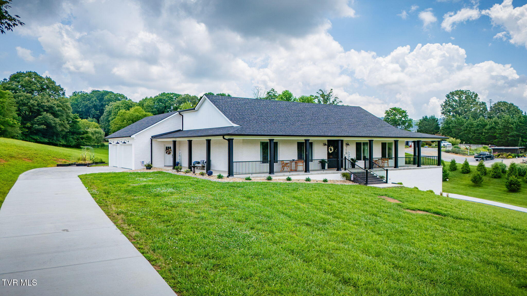 719 Fall Creek Road Blountville, TN 37617 - Photo 3 of 46 102