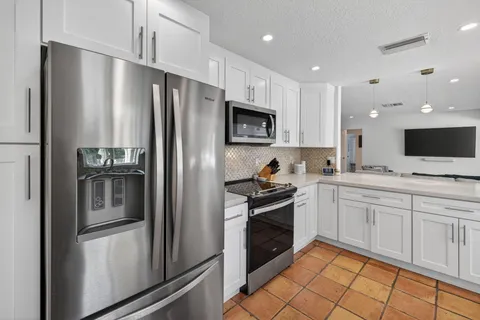 $685,000 | 3030 Southwest 23rd Street, Fort Lauderdale, FL 33312