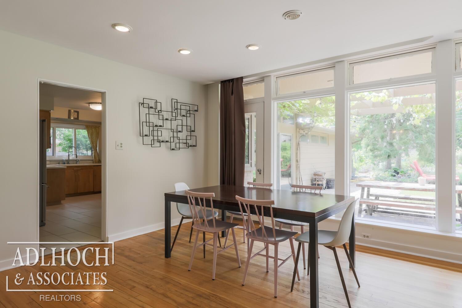 681 Roslyn Road Grosse Pointe Woods, MI 48236 - Photo 8 of 32