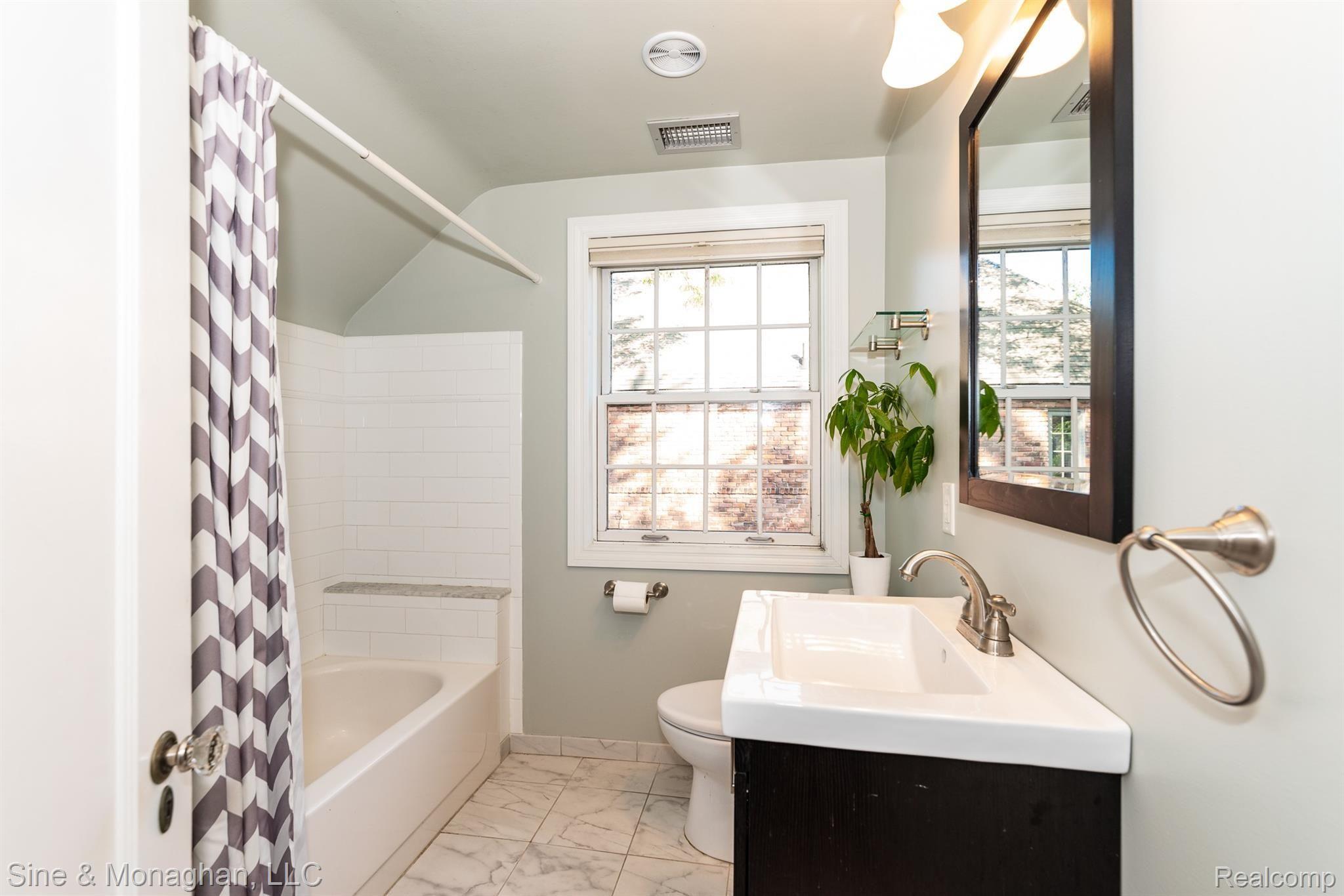 775 Washington Road Grosse Pointe, MI 48230 - Photo 22 of 48 DSC_9933.jpg