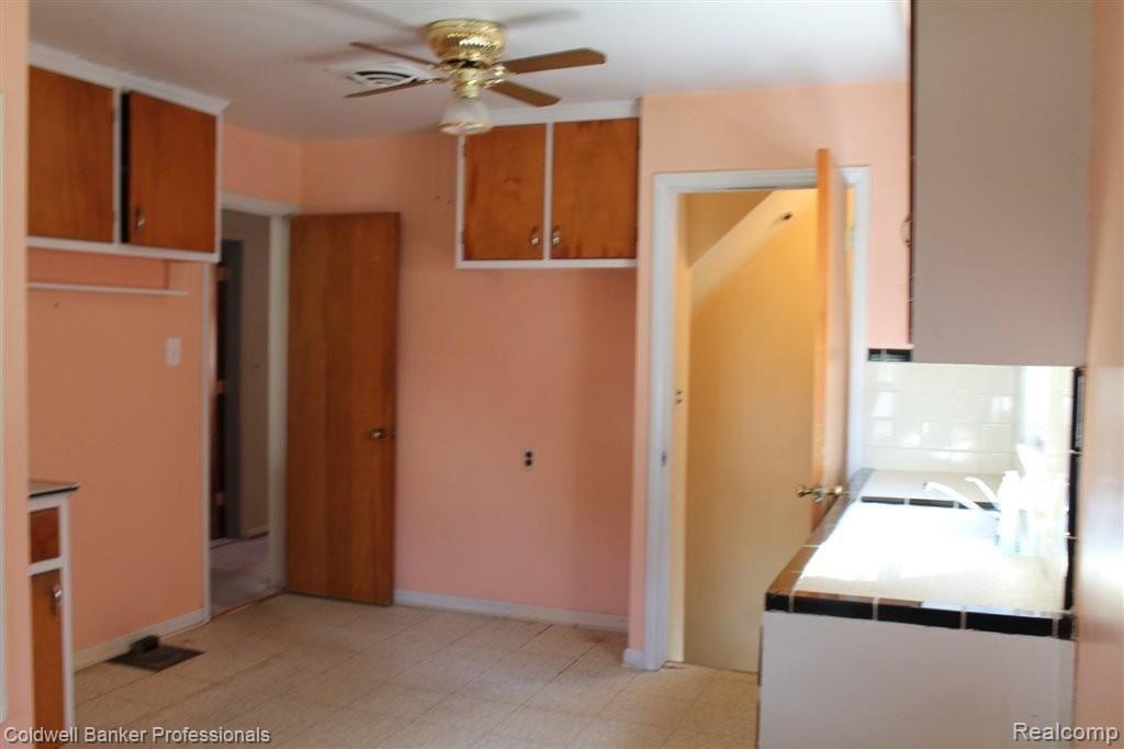 11352 Inkster Road Redford, MI 48239 - Photo 13 of 20 Kitchen2.JPG