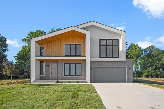$740,000 | 2714 Northwest 84th Terrace, Kansas City, MO 64154