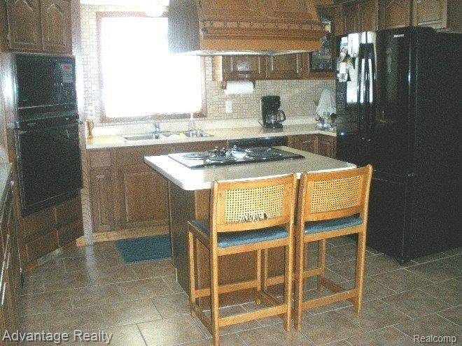 10040 Division Road Columbus, MI 48063 - Photo 5 of 16 KITCHEN