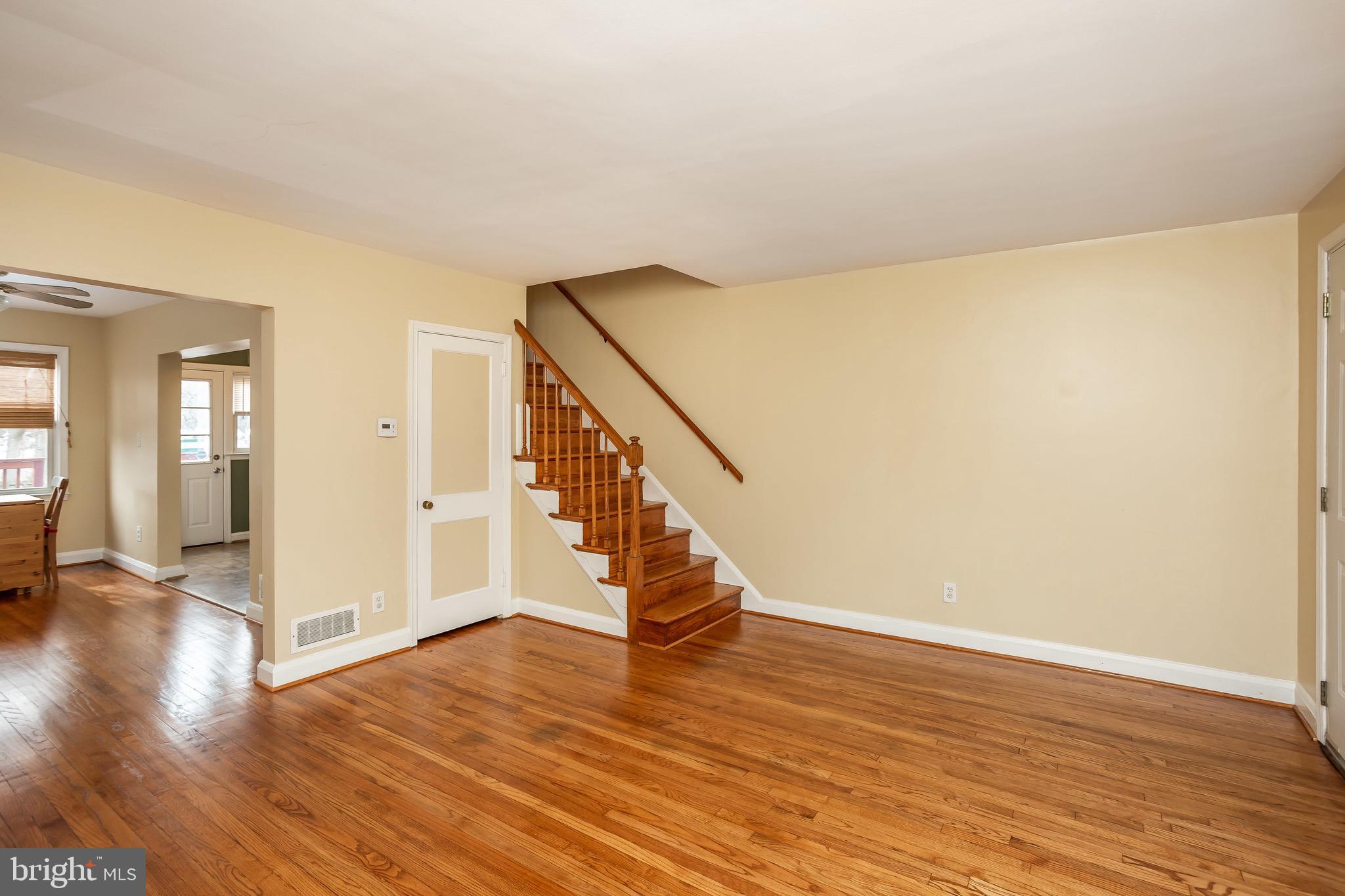 342 Grovethorn Road Baltimore, MD 21220 - Photo 2 of 18 Living Room
