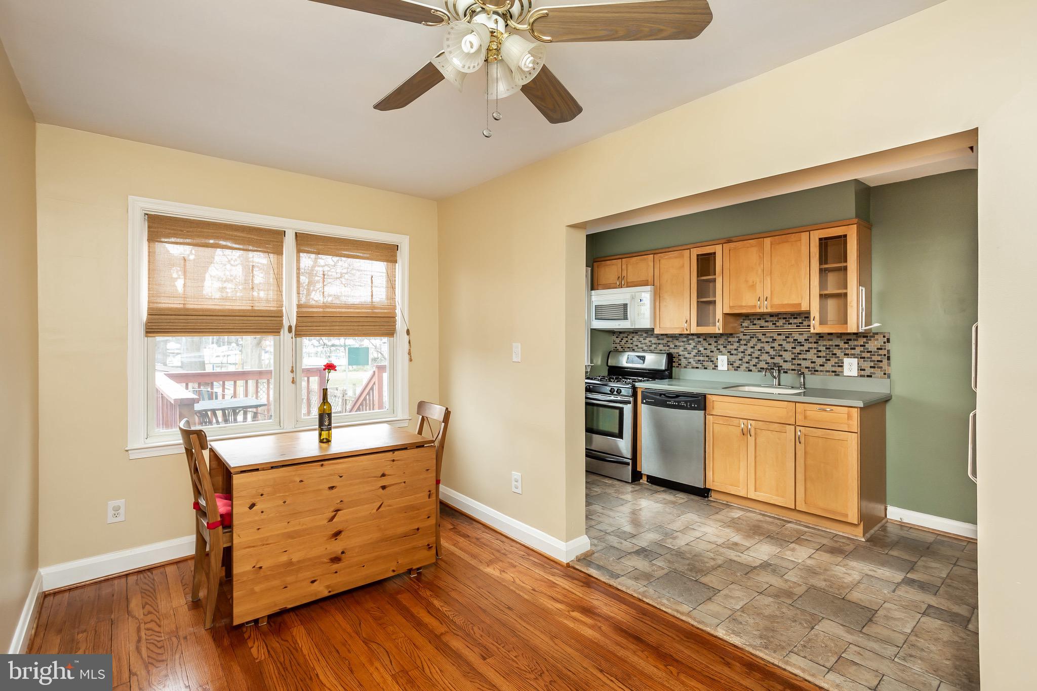 342 Grovethorn Road Baltimore, MD 21220 - Photo 4 of 18 Dining / Kitchen