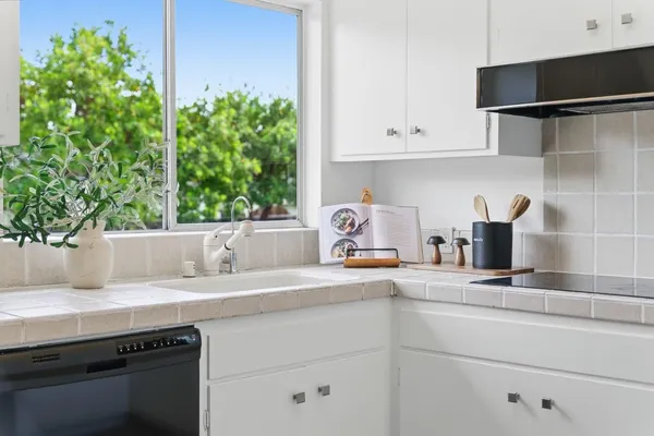 $1,199,000 | 3909 Middlefield Road, Unit F, Palo Alto, CA 94303