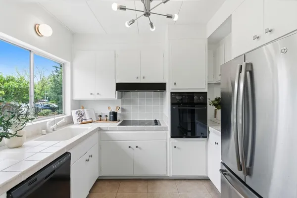 $1,199,000 | 3909 Middlefield Road, Unit F, Palo Alto, CA 94303
