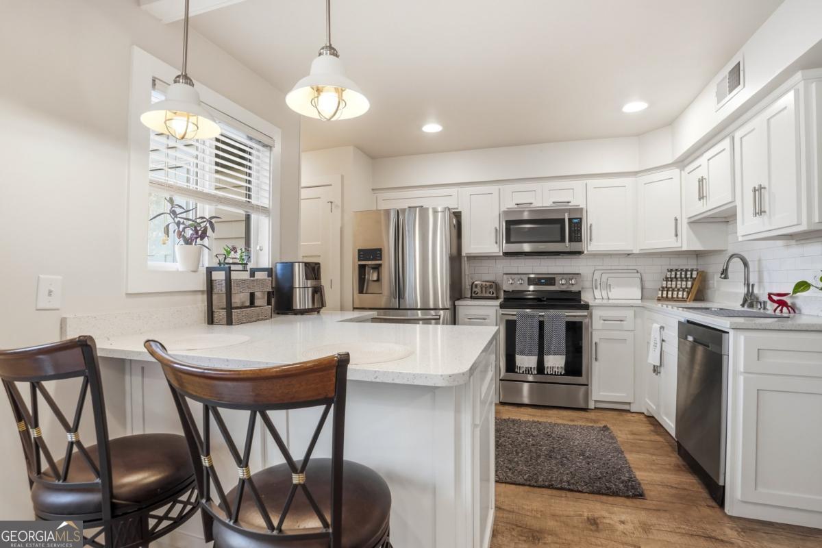 805 Mallery Street, Unit B St. Simons, GA 31522 - Photo 8 of 33