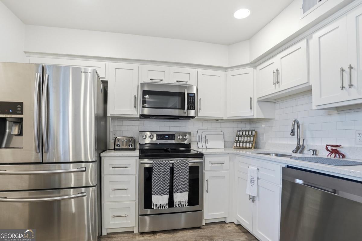 805 Mallery Street, Unit B St. Simons, GA 31522 - Photo 9 of 33