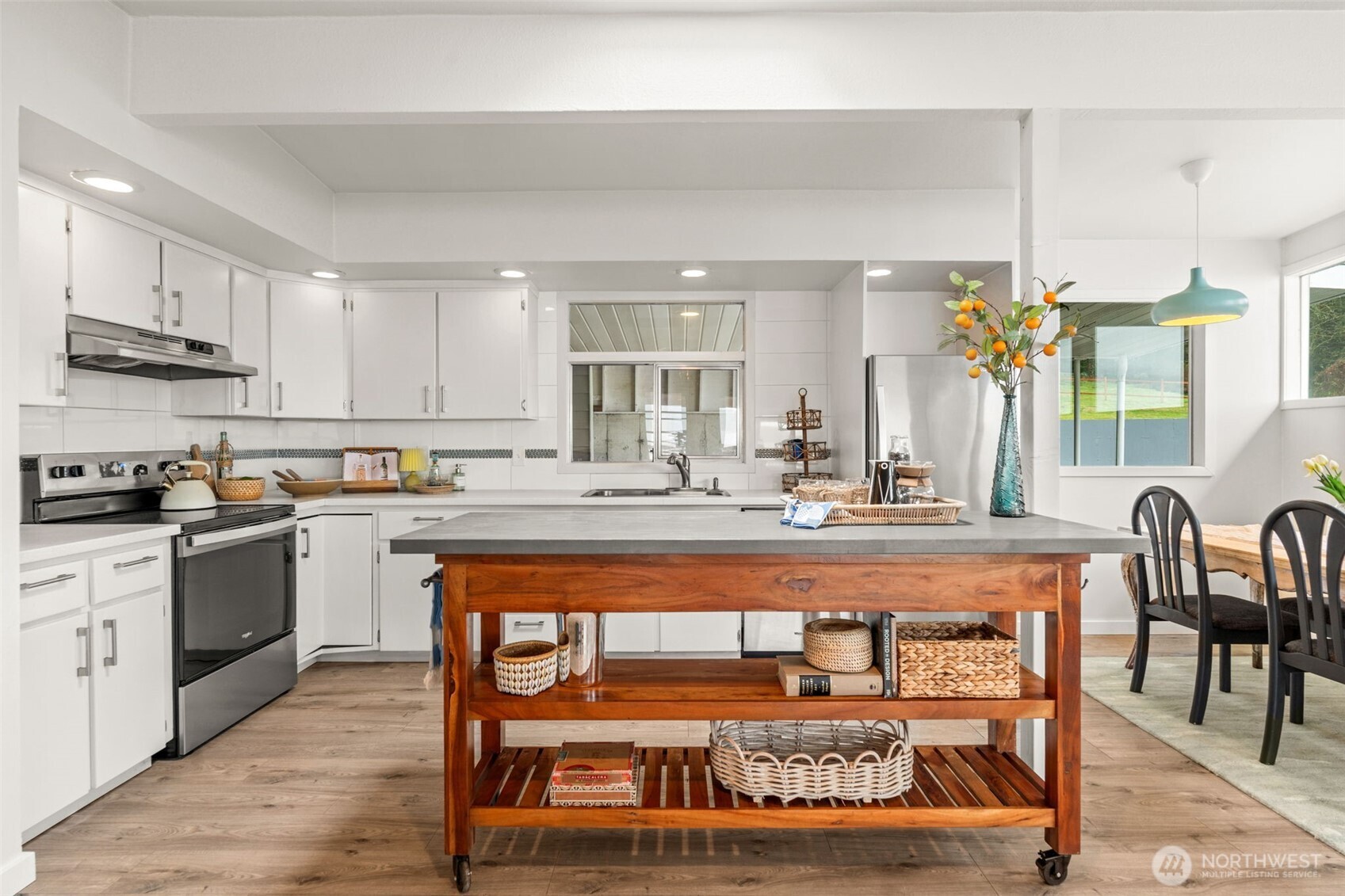 1908 Lybecker Road Northwest Gig Harbor, WA 98332 - Photo 17 of 40 a open kitchen with granite countertop a stove a sink and a dining table