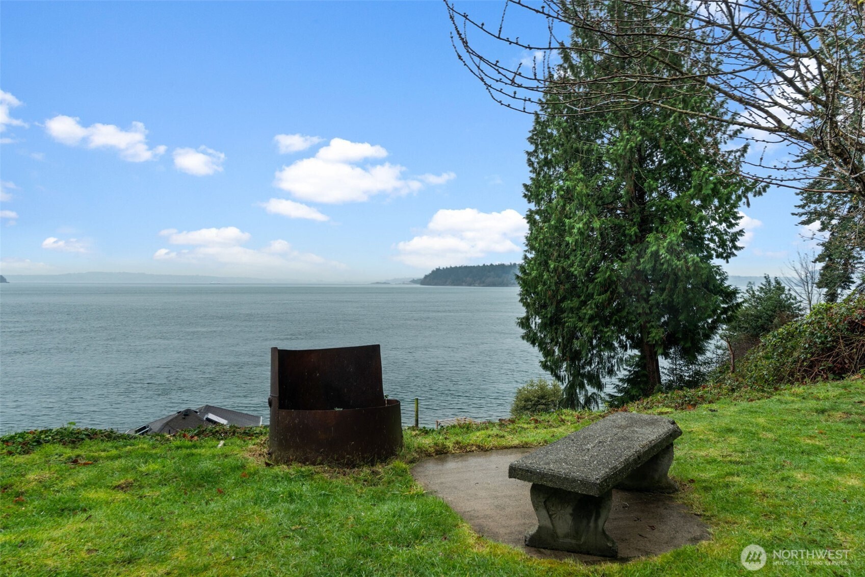 1908 Lybecker Road Northwest Gig Harbor, WA 98332 - Photo 37 of 40 a backyard of a house with table and chairs