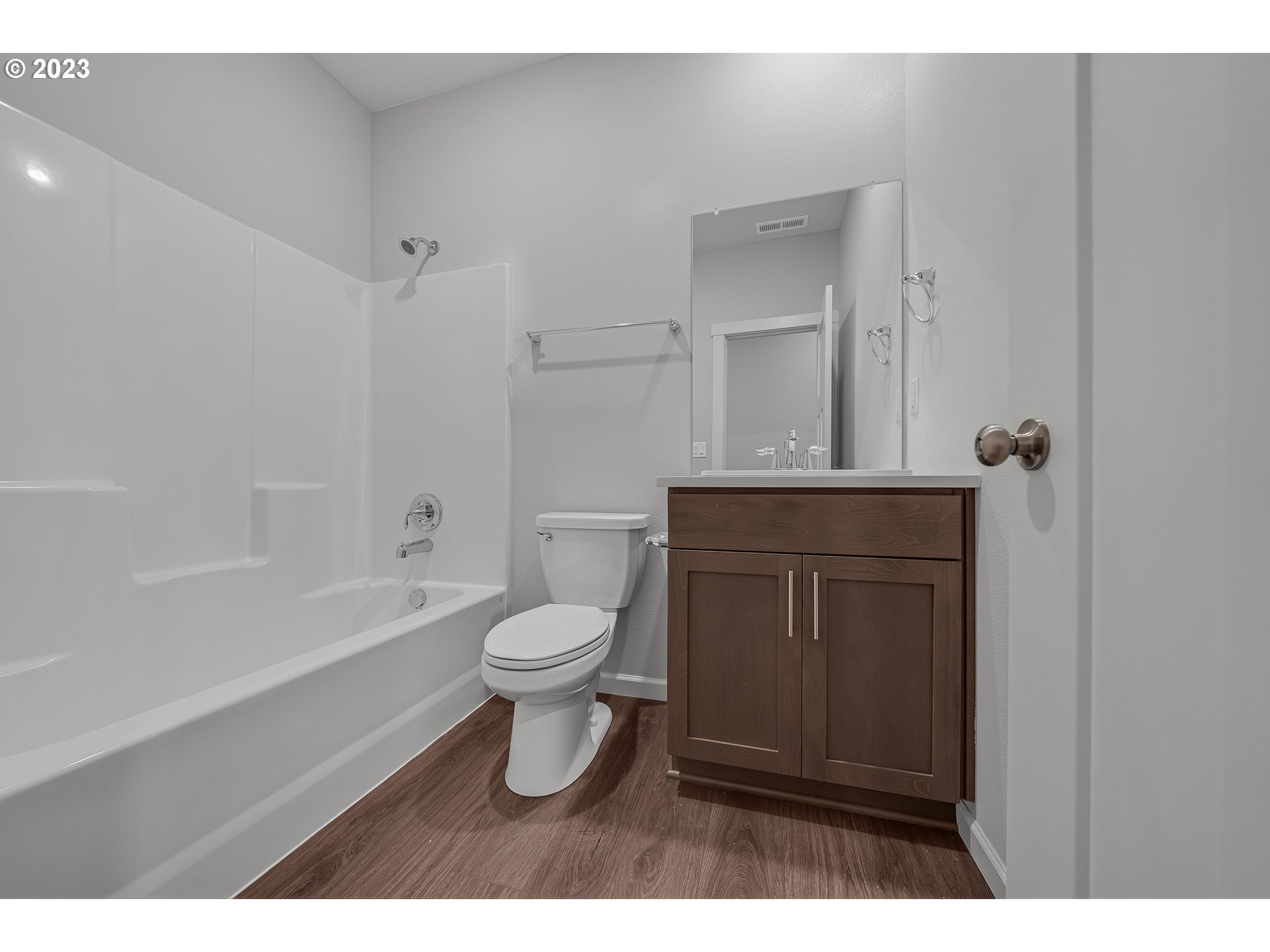 724 South 29th Court Ridgefield, WA 98642 - Photo 15 of 27 a bathroom with a toilet a sink and bathtub