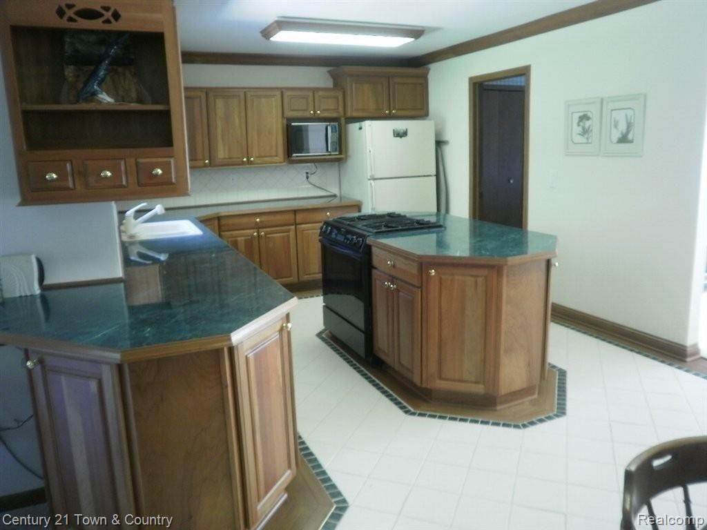 2350 Lassiter Drive Rochester, MI 48309 - Photo 6 of 26 P7200867.JPG