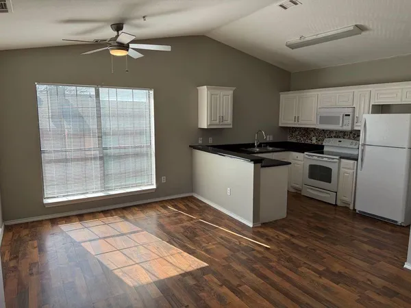 $149,950 | 5905 Lake Hubbard Parkway, Unit 258, Garland, TX 75043