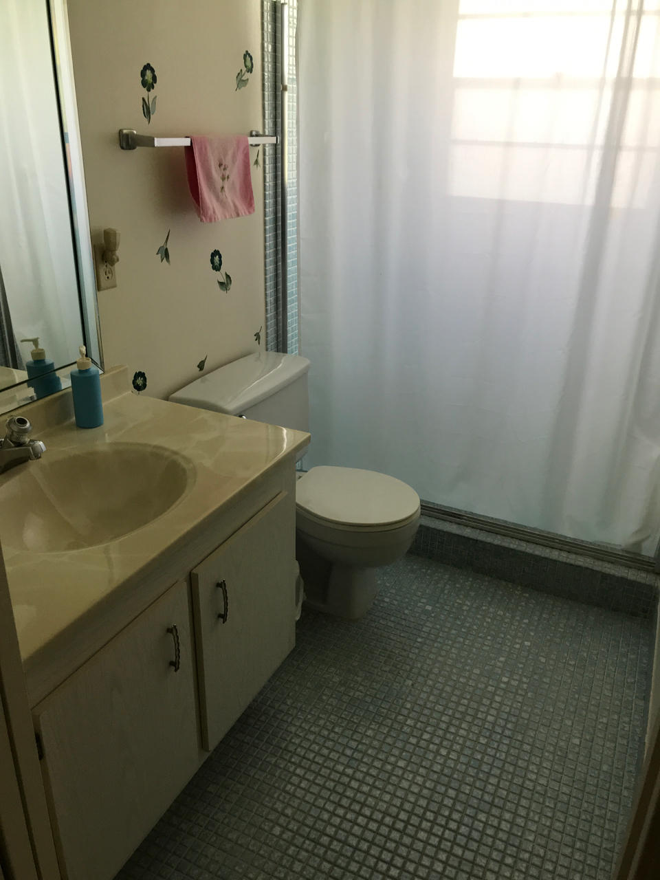2073 Exeter, Unit E Boca Raton, FL 33434 - Photo 16 of 27 Bathroom