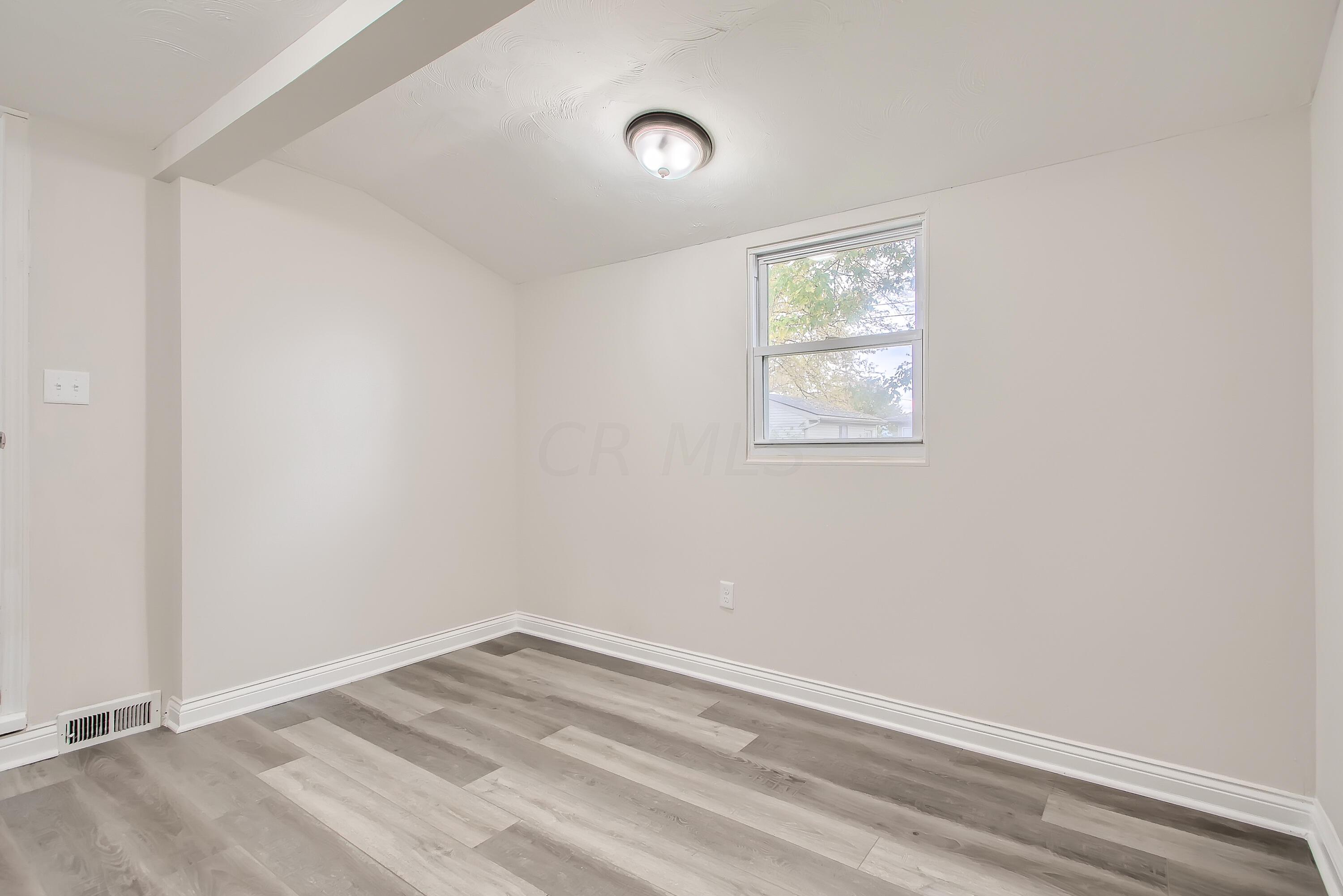 6256 Karl Road Columbus, OH 43229 - Photo 15 of 27 18 Family Room