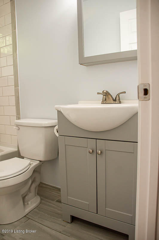 179 Glenview Road Louisville, KY 40229 - Photo 11 of 19 179 Glenview Rd (13 of 19)